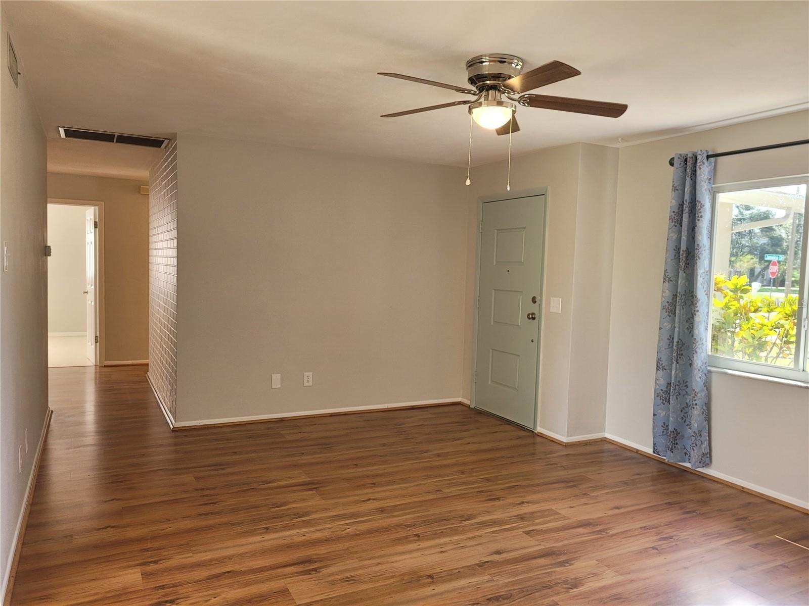 Image 6 of 29 For 13705 Jamaica Drive