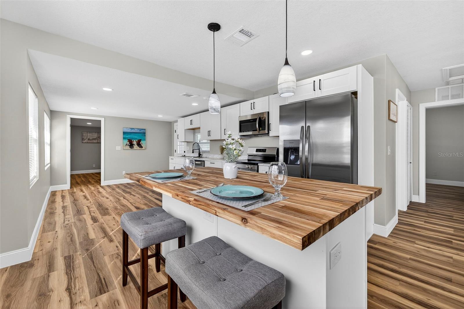 Listing photo id 9 for 4063 2nd Avenue S