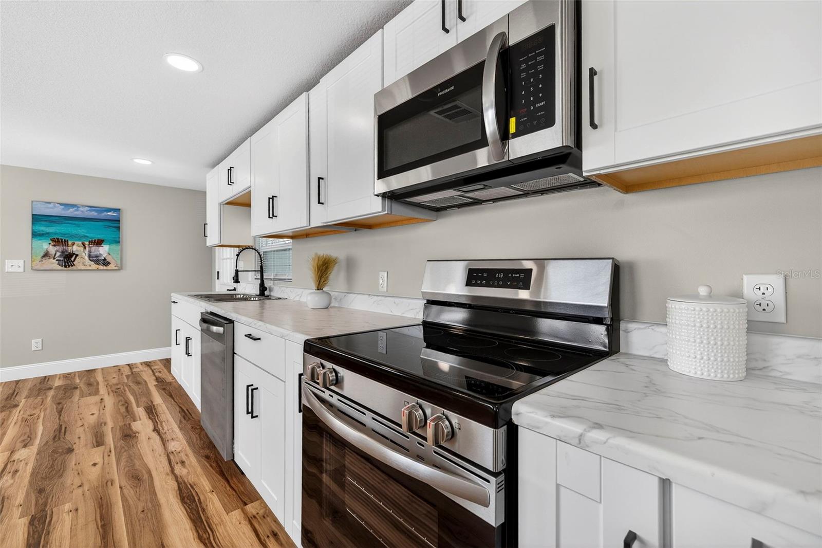 Listing photo id 10 for 4063 2nd Avenue S