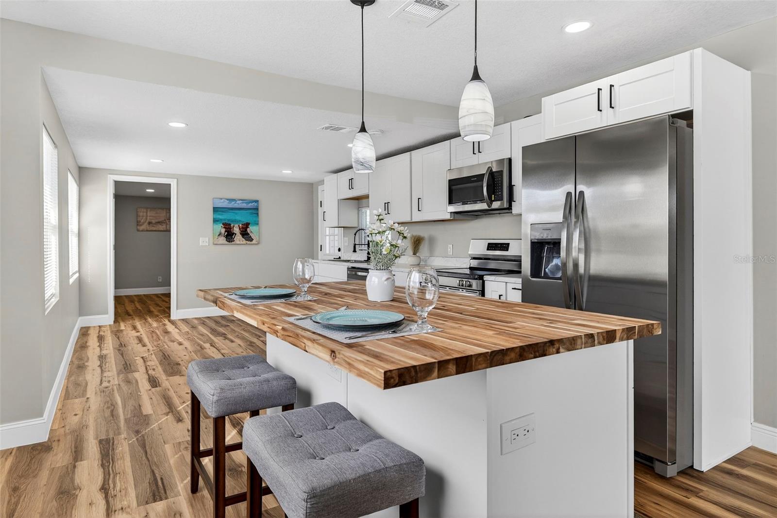 Listing photo id 14 for 4063 2nd Avenue S