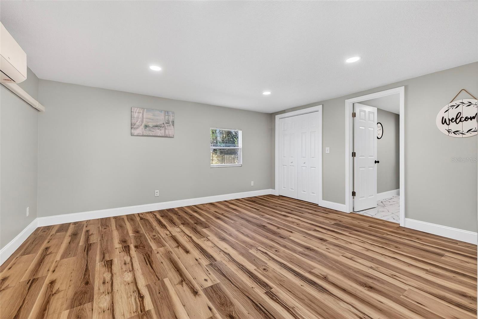 Listing photo id 16 for 4063 2nd Avenue S