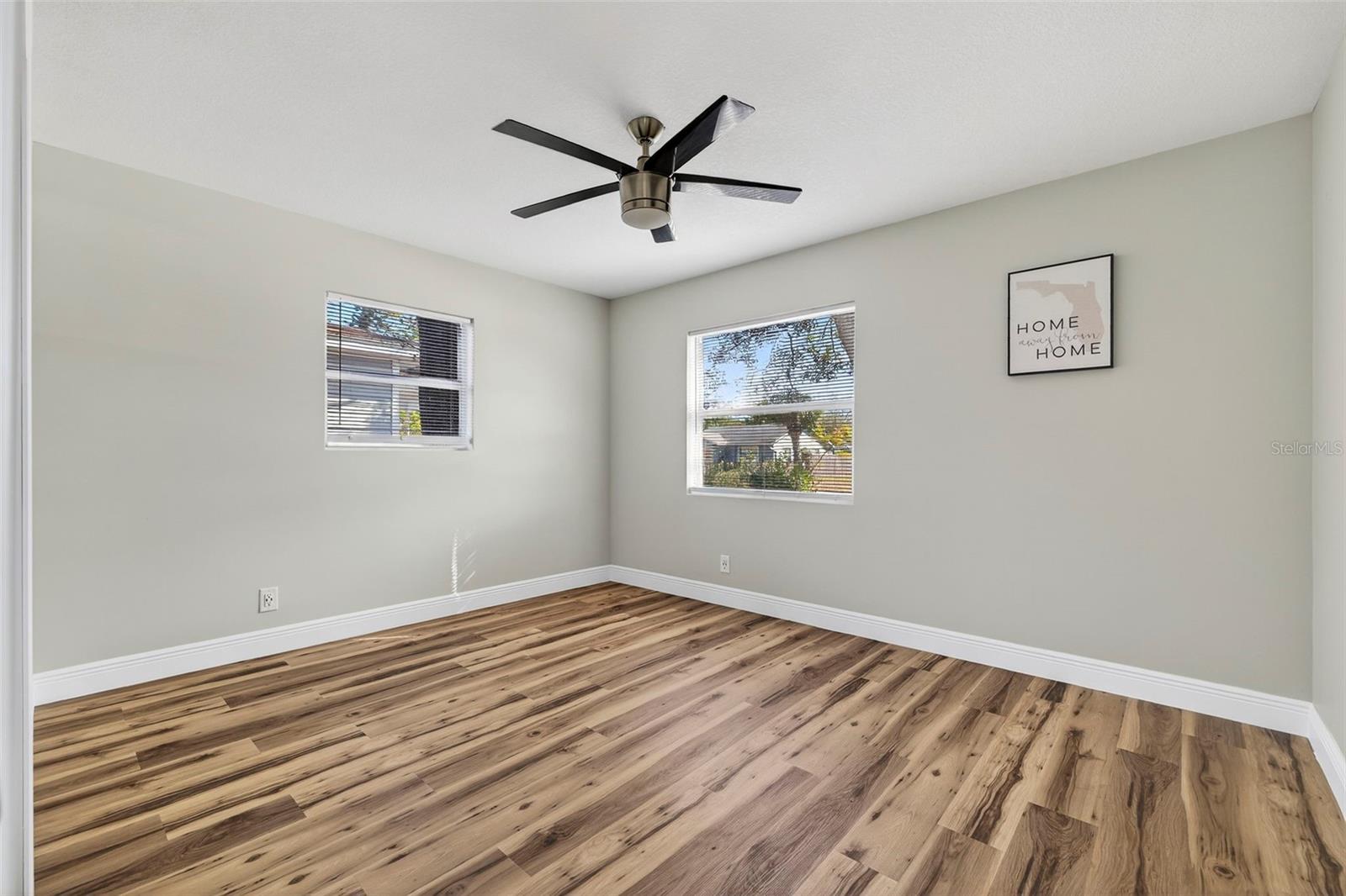 Listing photo id 20 for 4063 2nd Avenue S