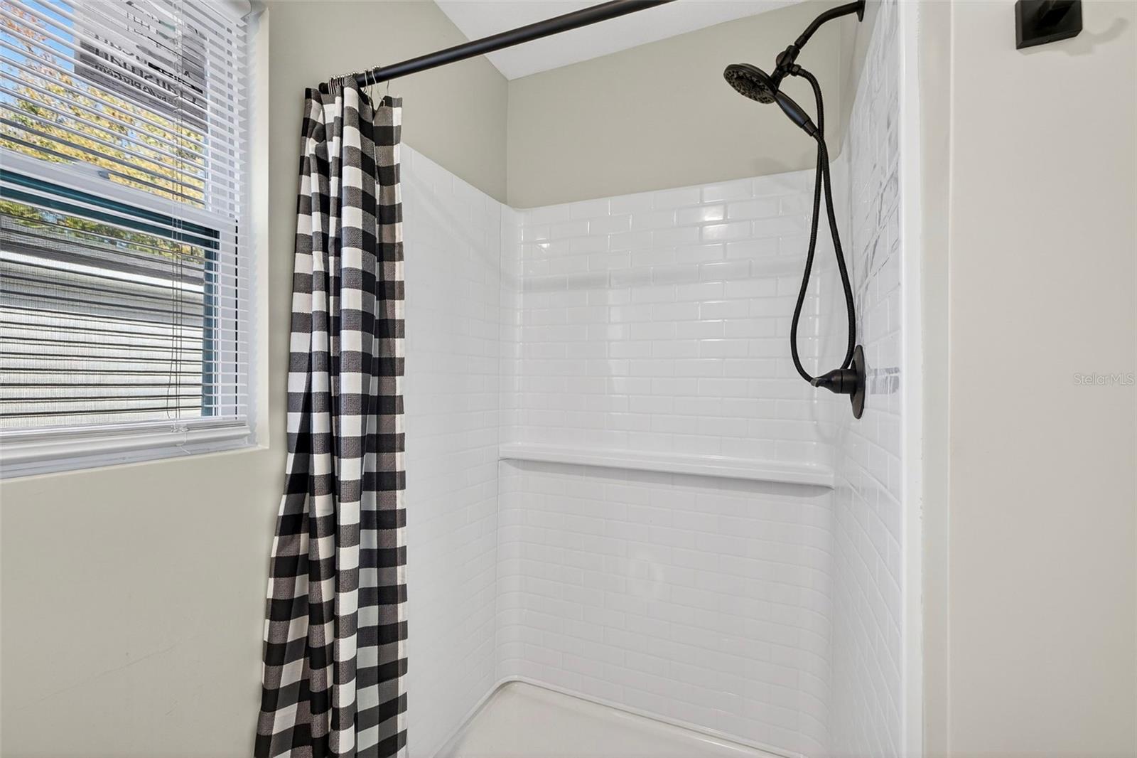 Listing photo id 22 for 4063 2nd Avenue S