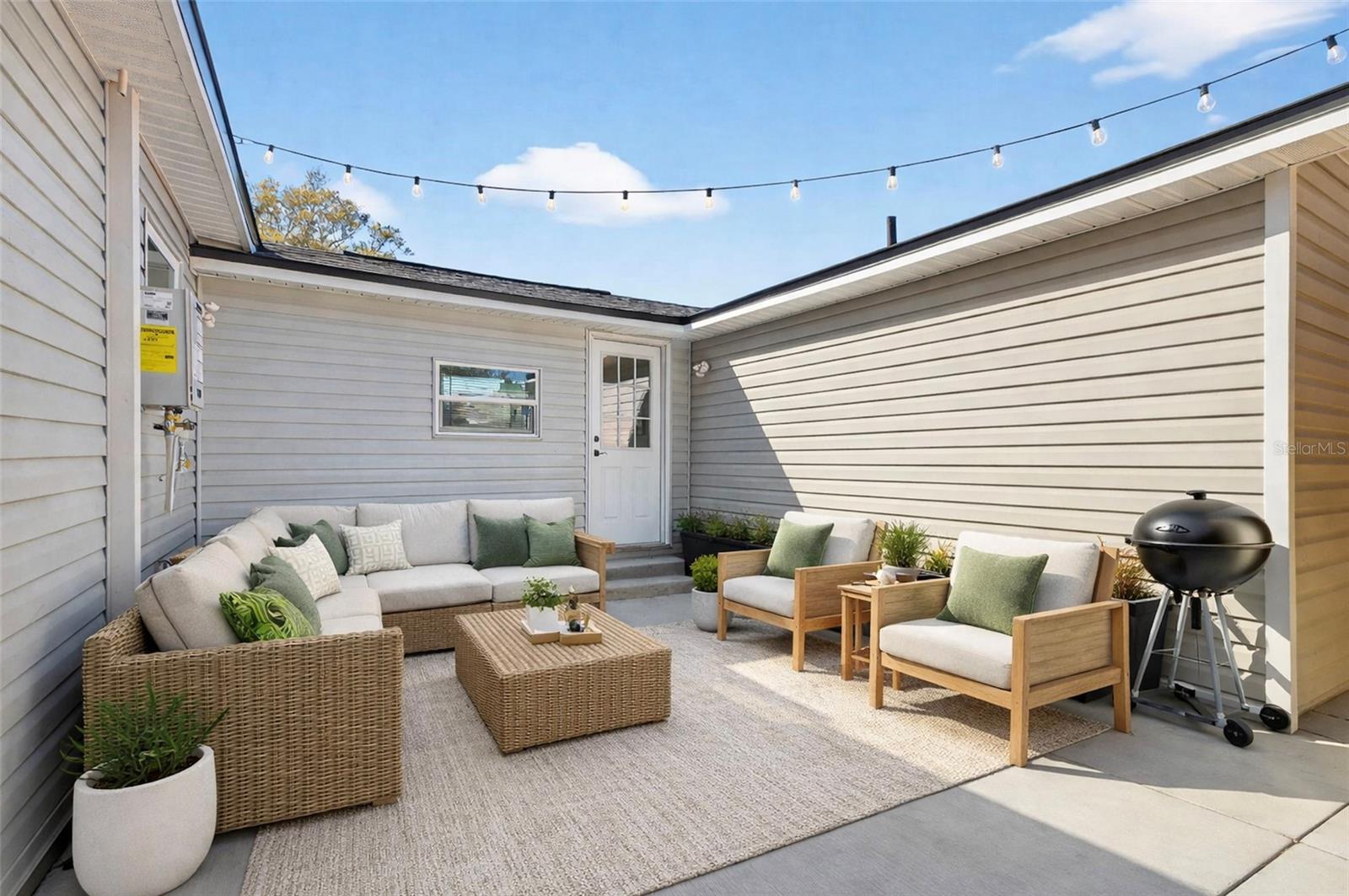 Listing photo id 24 for 4063 2nd Avenue S