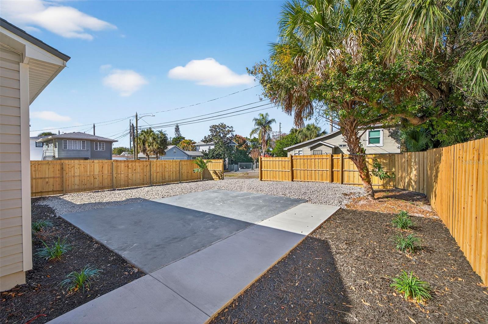 Listing photo id 25 for 4063 2nd Avenue S