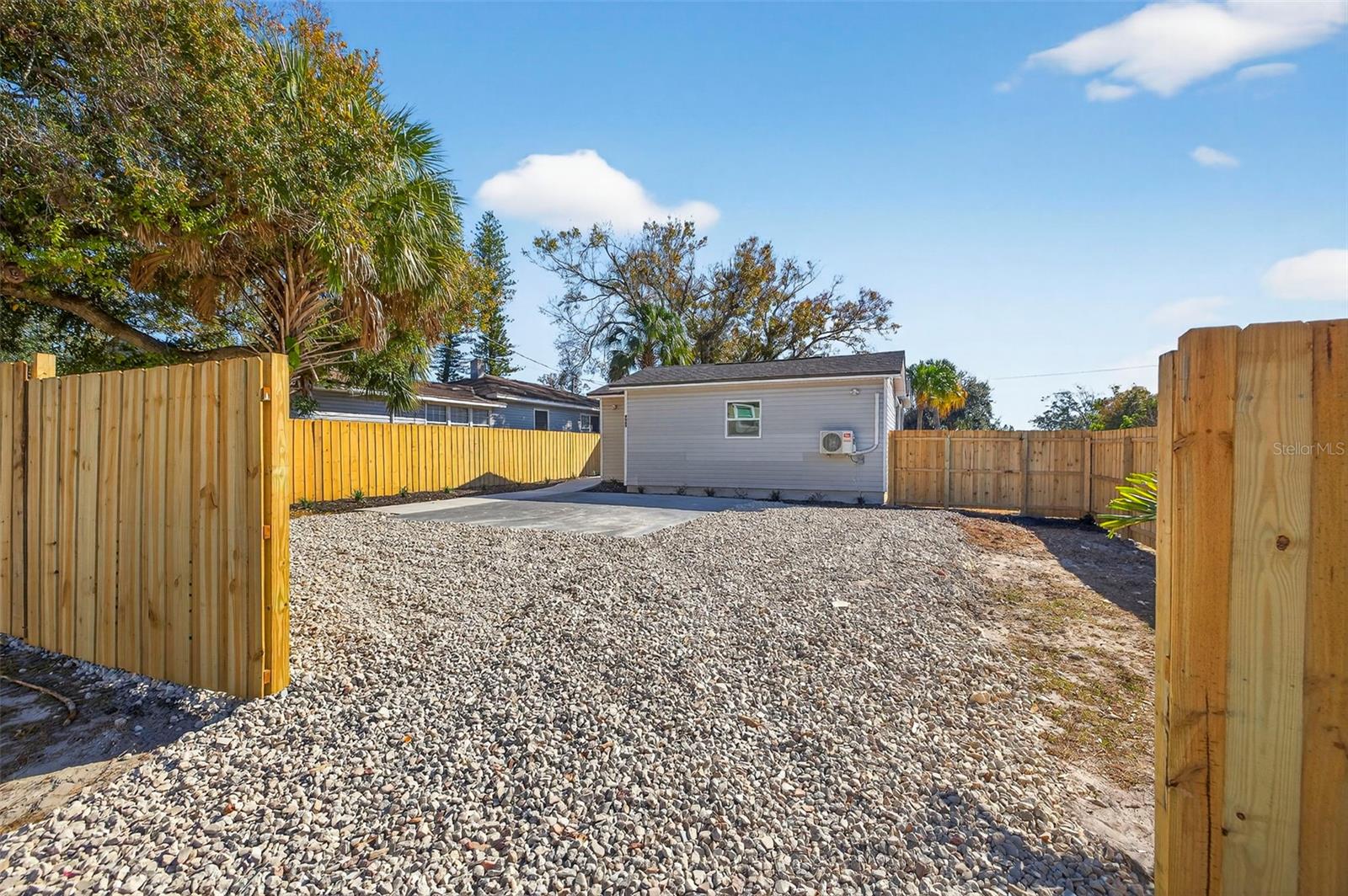 Listing photo id 26 for 4063 2nd Avenue S