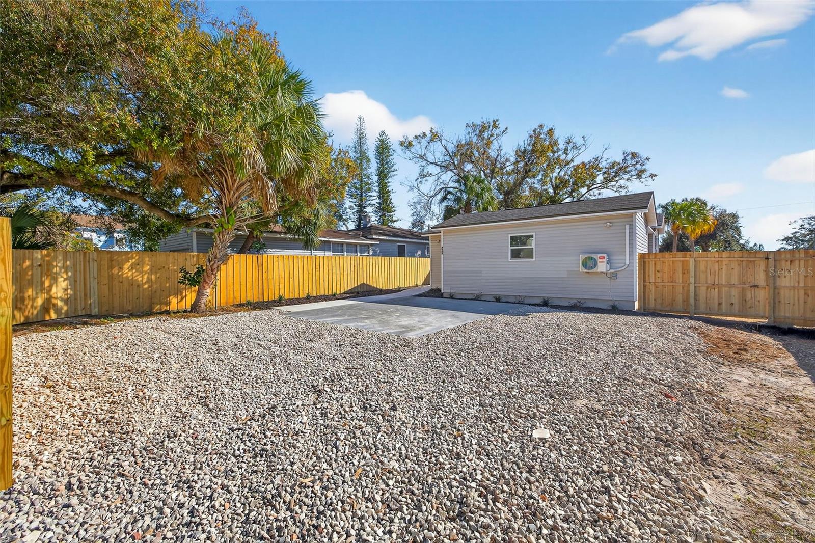 Listing photo id 27 for 4063 2nd Avenue S