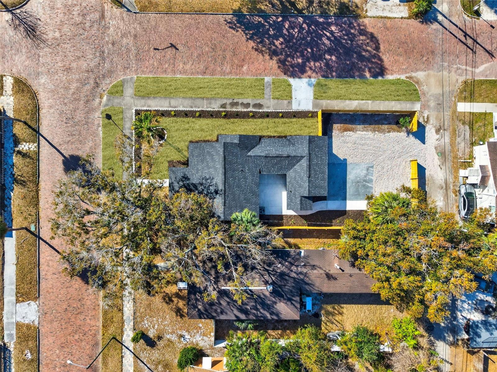 Listing photo id 34 for 4063 2nd Avenue S