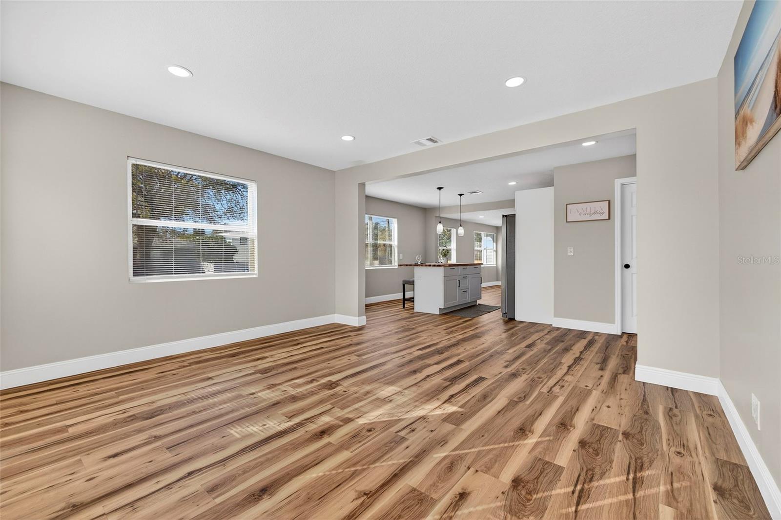 Listing photo id 5 for 4063 2nd Avenue S