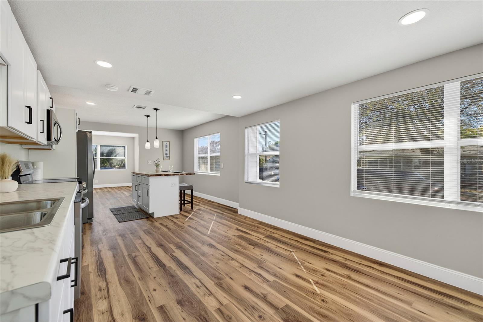 Listing photo id 6 for 4063 2nd Avenue S