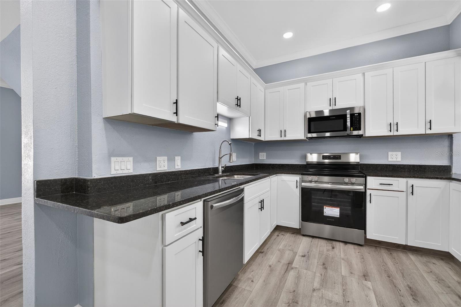 Image 10 of 41 For 2835 Shelton Avenue