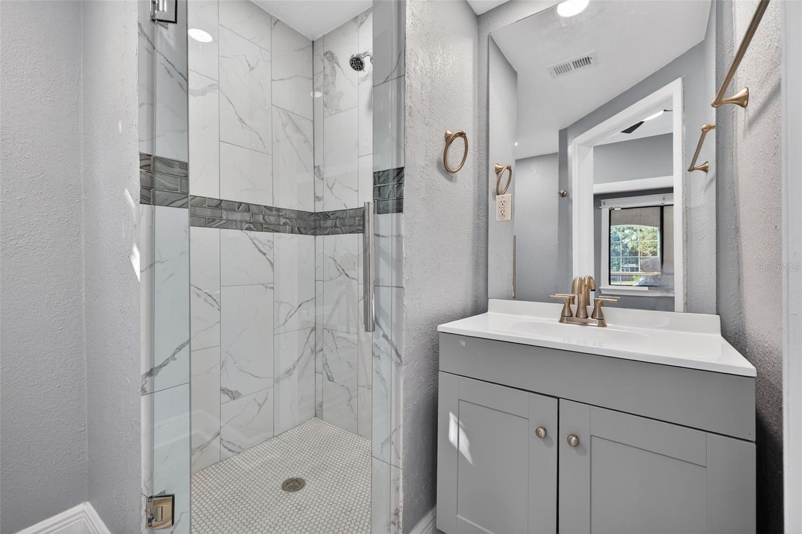 Image 19 of 41 For 2835 Shelton Avenue