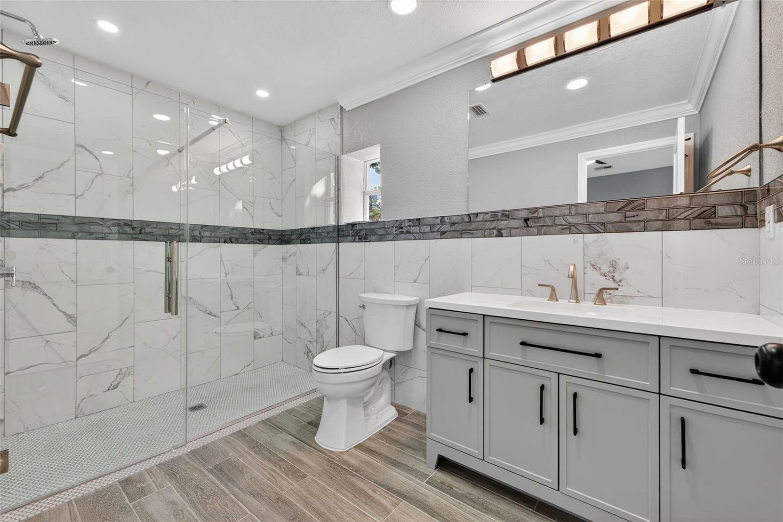 Image 20 of 41 For 2835 Shelton Avenue