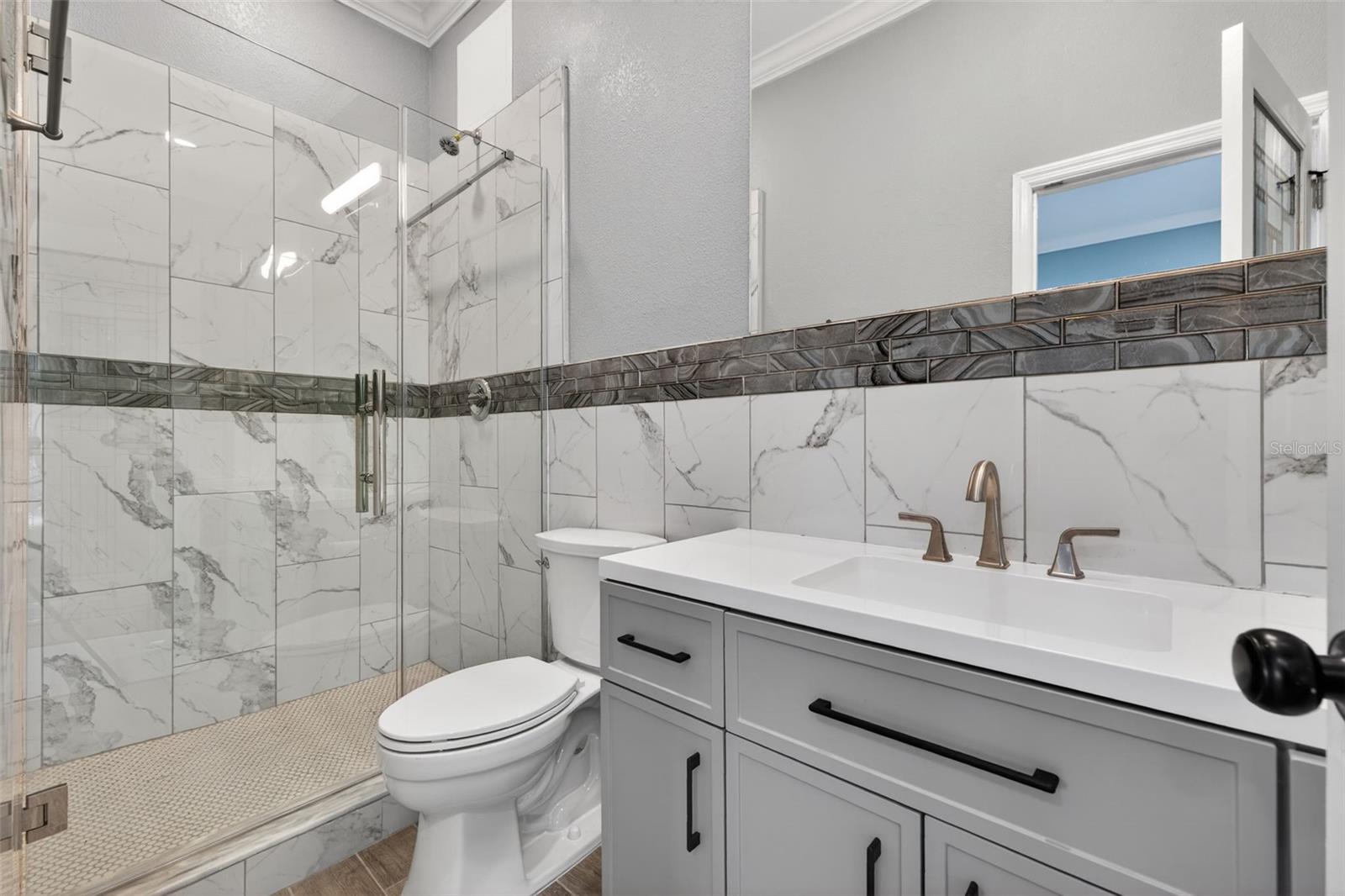 Image 23 of 41 For 2835 Shelton Avenue