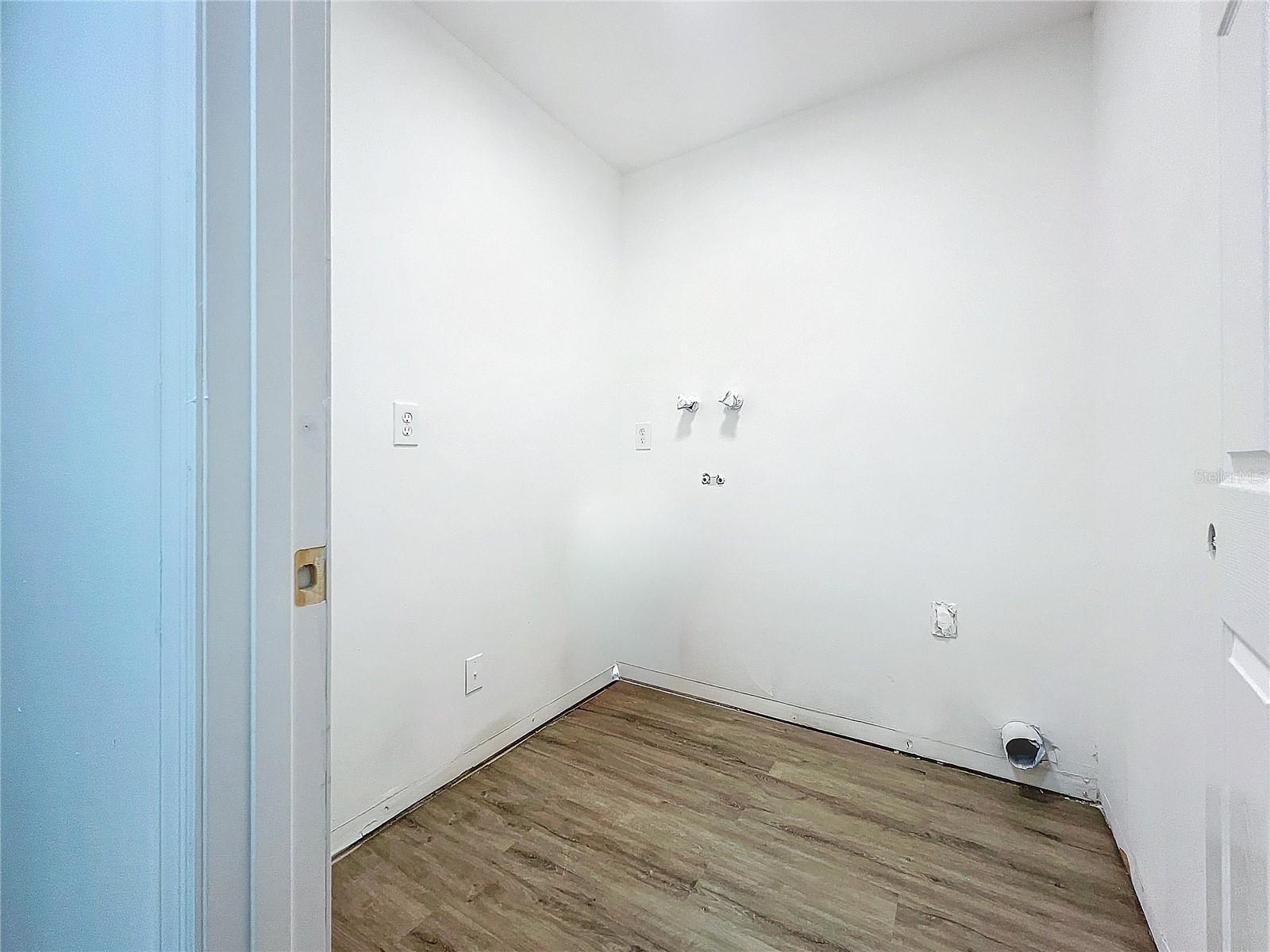 Image 21 of 30 For 6233 Dewdrop Way