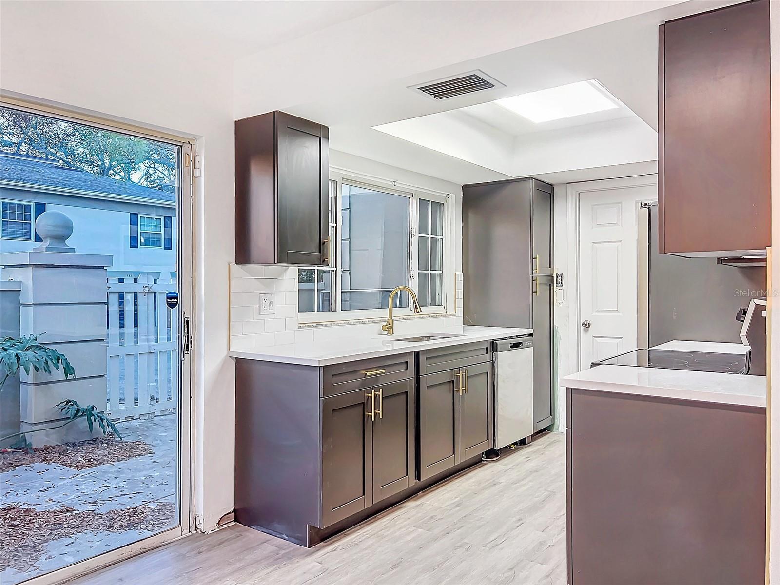 Image 7 of 30 For 6233 Dewdrop Way