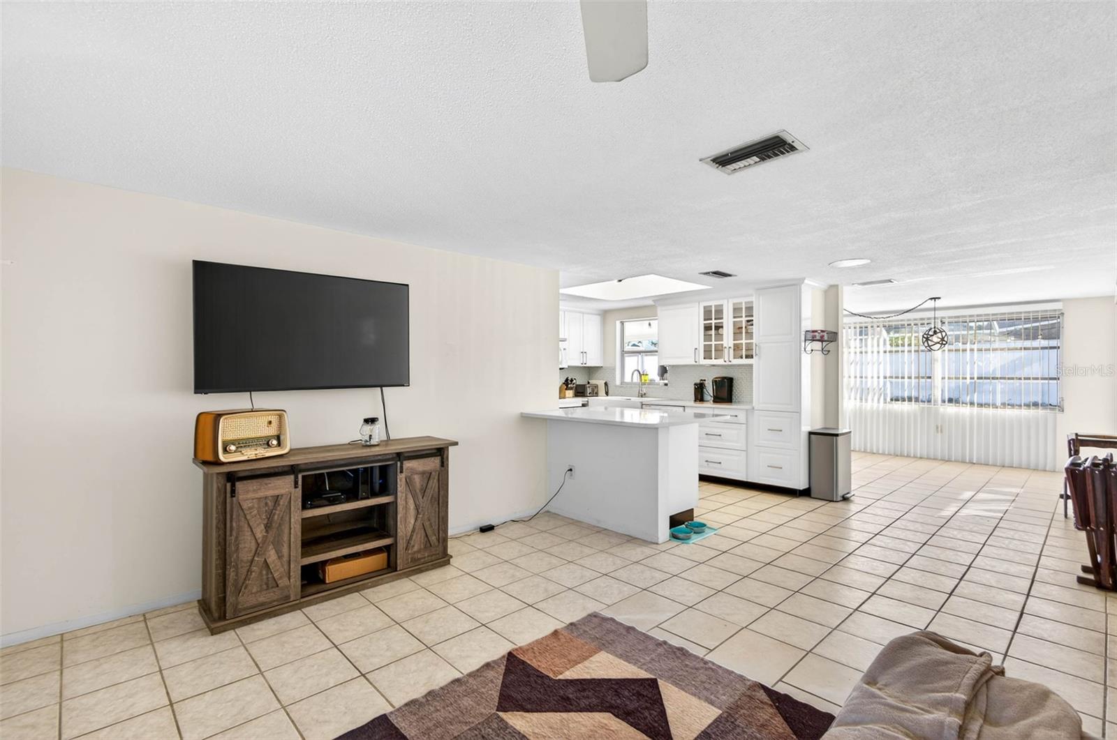 Image 11 of 38 For 8018 Valmy Lane