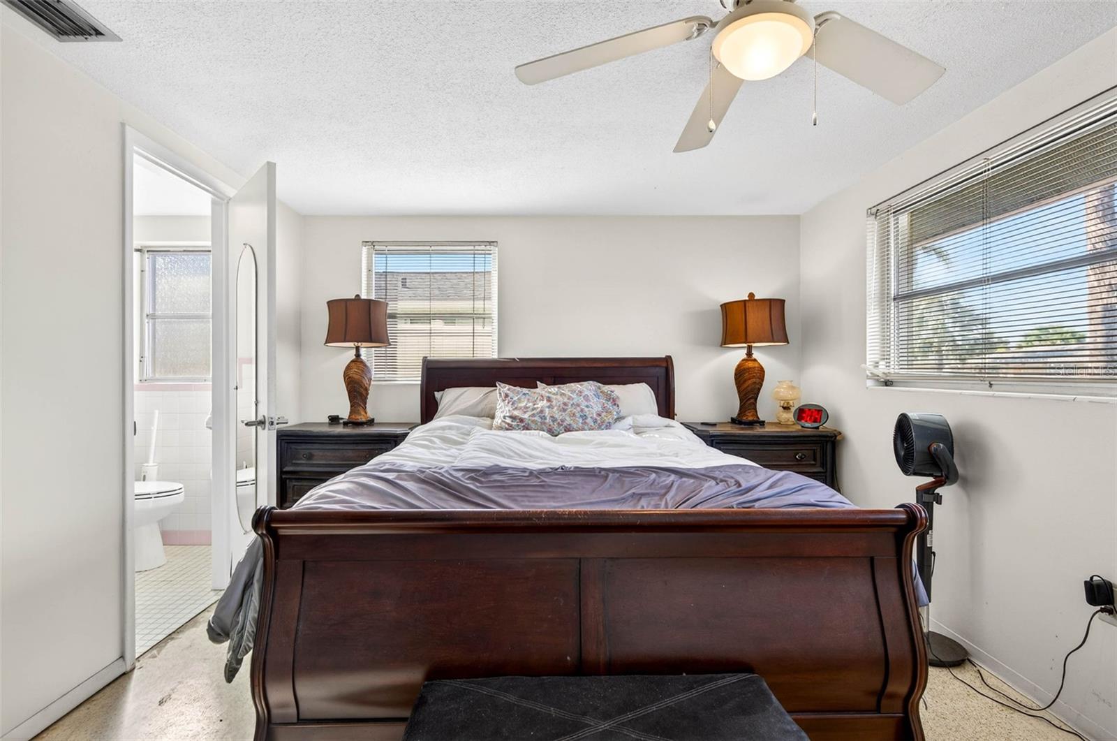 Image 21 of 38 For 8018 Valmy Lane