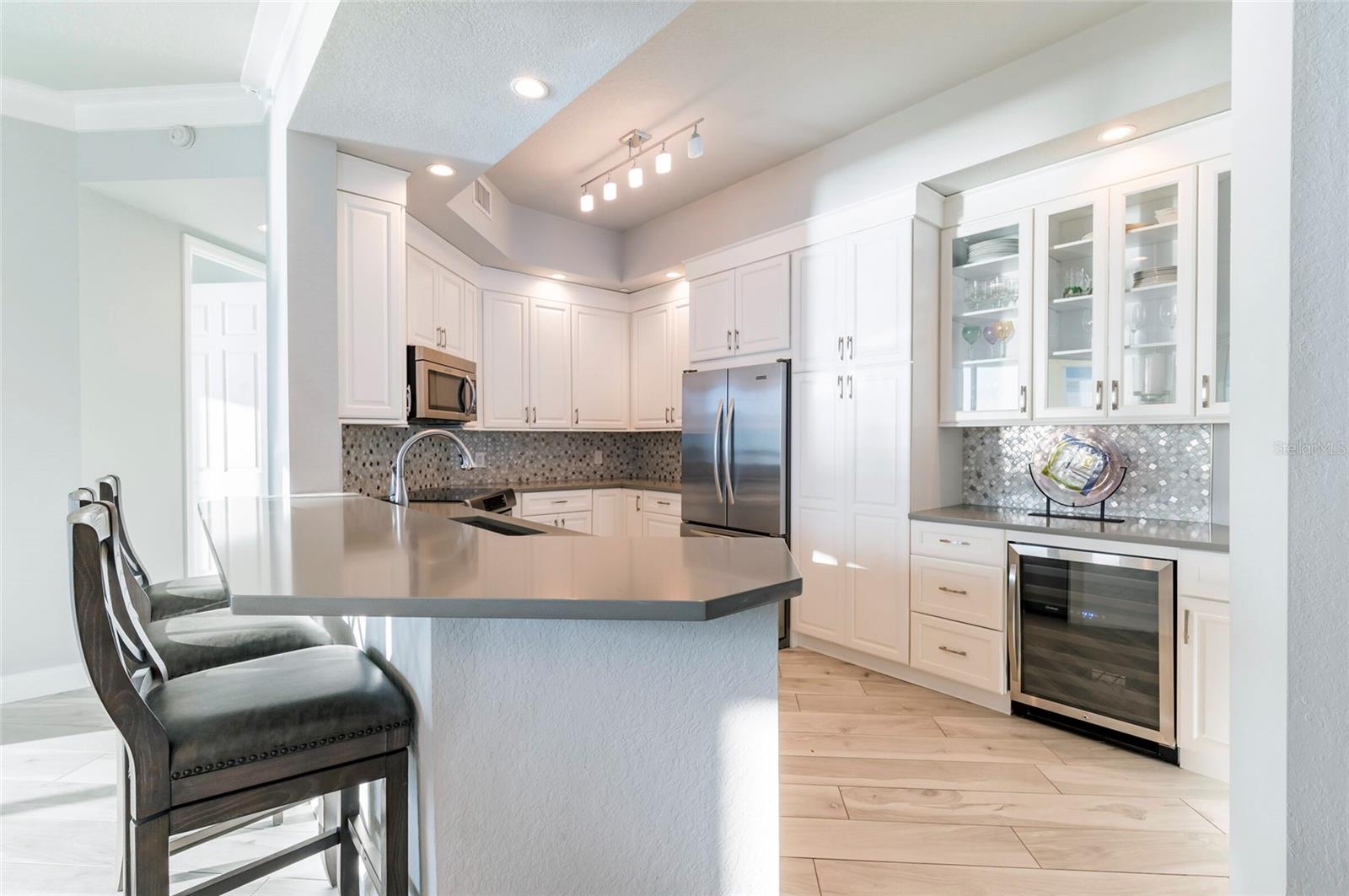 Listing photo id 13 for 1170 Gulf Boulevard 2203