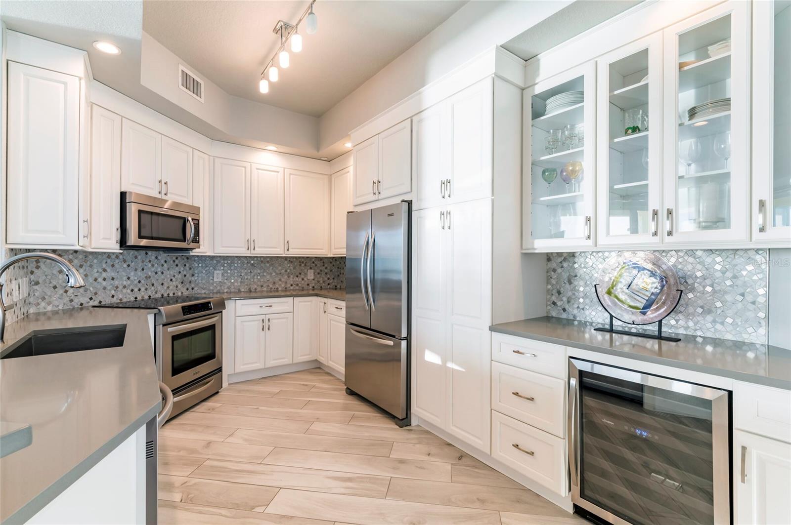 Listing photo id 14 for 1170 Gulf Boulevard 2203