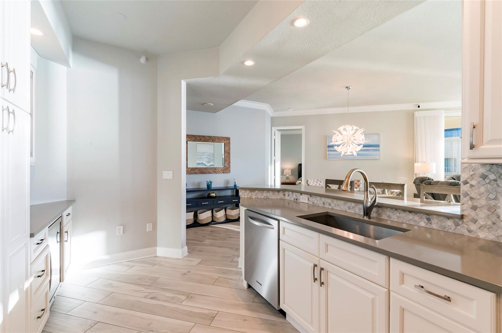 Listing photo id 16 for 1170 Gulf Boulevard 2203