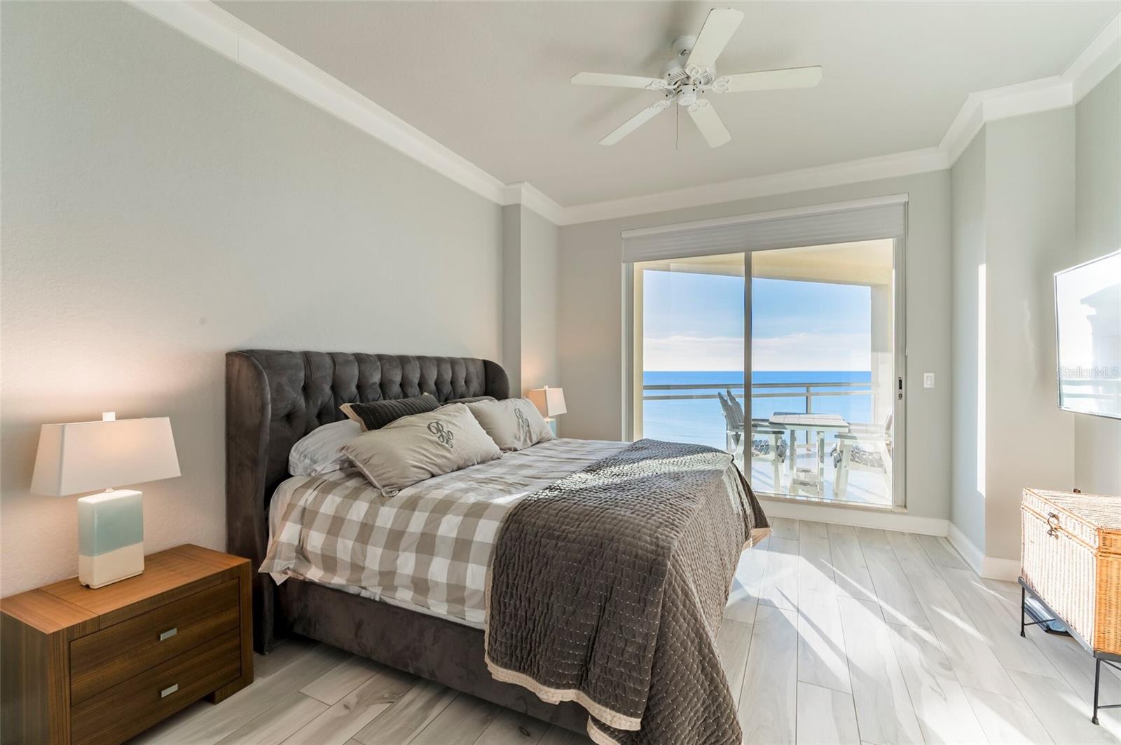 Listing photo id 17 for 1170 Gulf Boulevard 2203