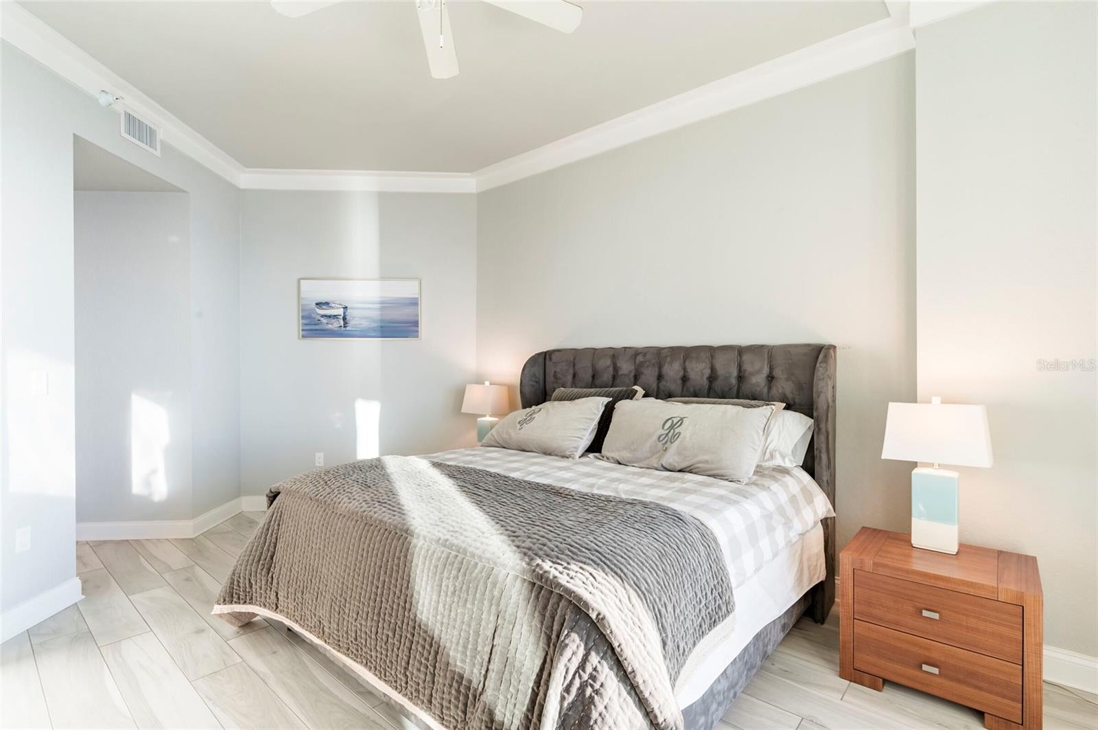 Listing photo id 19 for 1170 Gulf Boulevard 2203