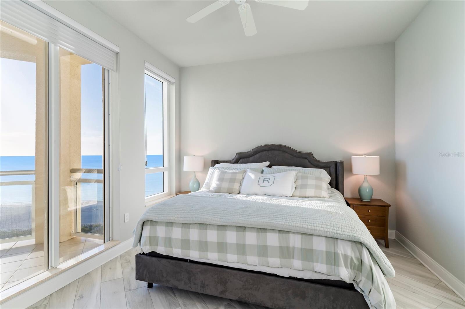 Listing photo id 23 for 1170 Gulf Boulevard 2203