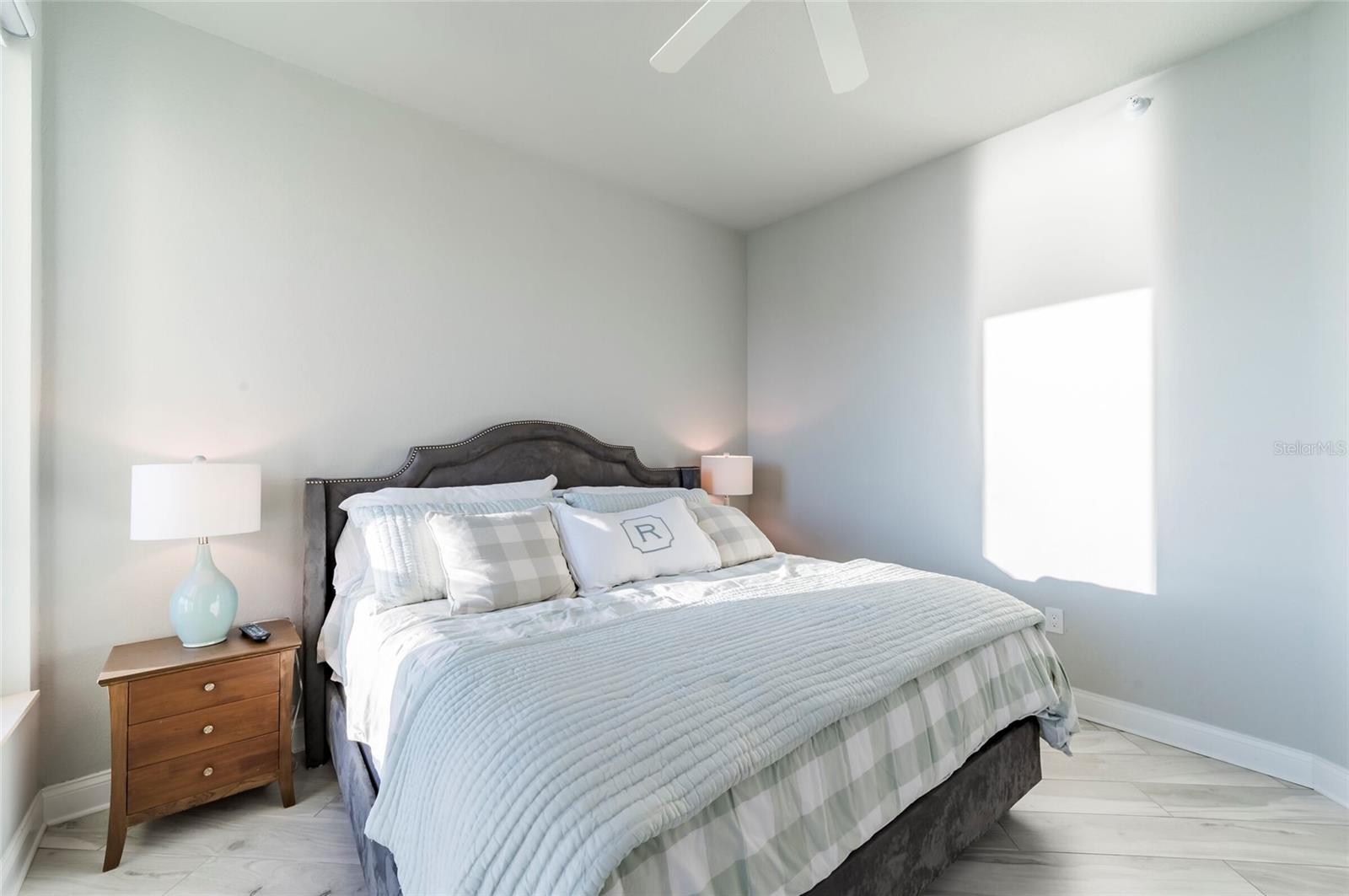 Listing photo id 25 for 1170 Gulf Boulevard 2203