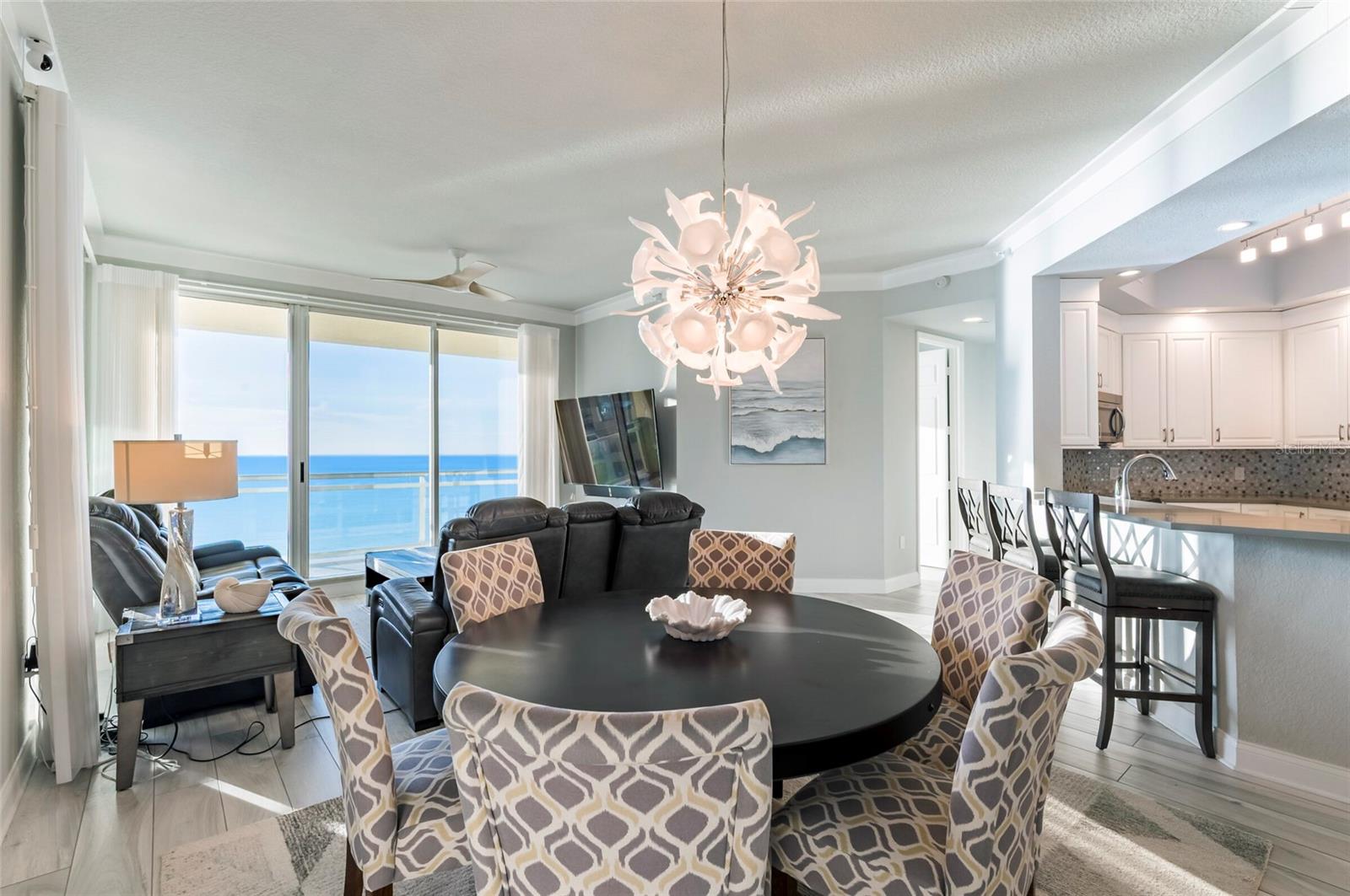 Listing photo id 3 for 1170 Gulf Boulevard 2203