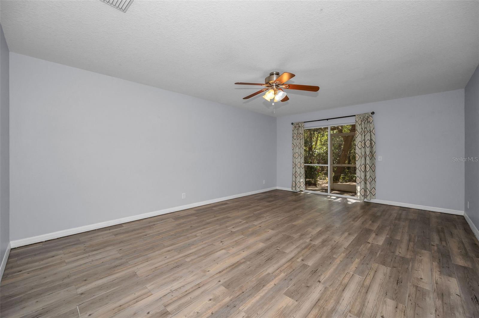 Image 5 of 45 For 9614 Charlesberg Drive