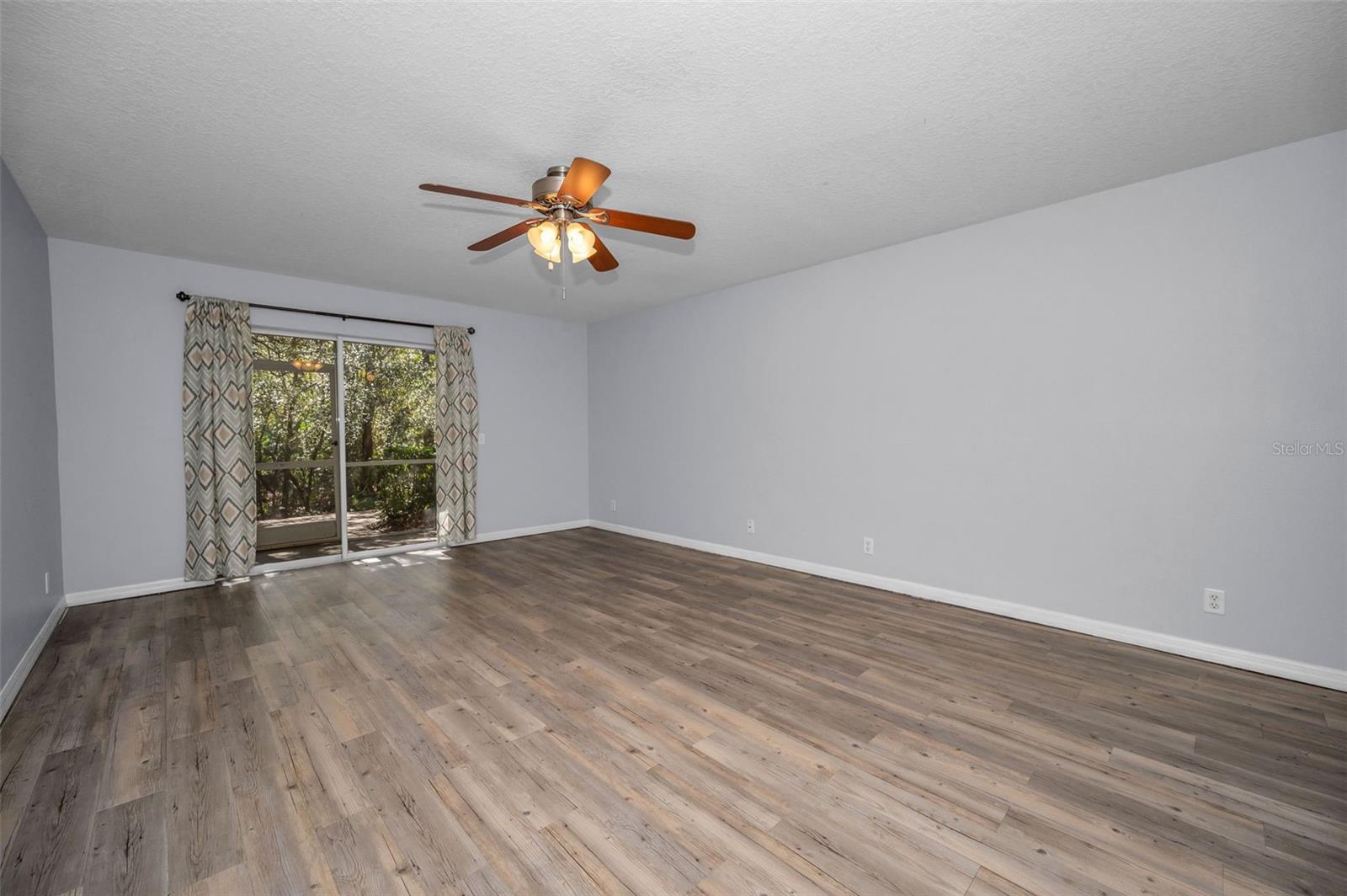 Image 6 of 45 For 9614 Charlesberg Drive