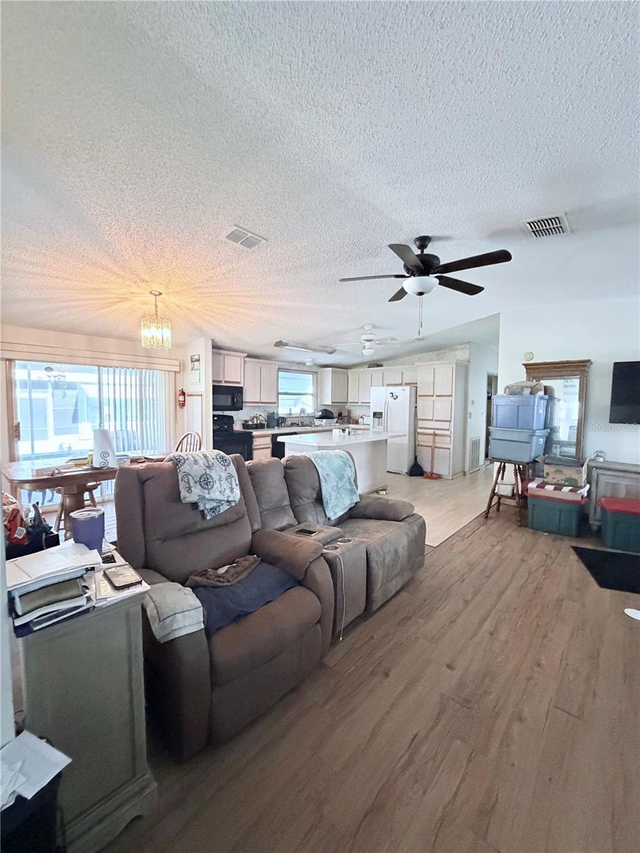 Image 11 of 37 For 15439 Brookridge Boulevard