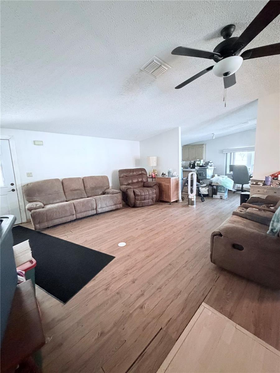 Image 12 of 37 For 15439 Brookridge Boulevard