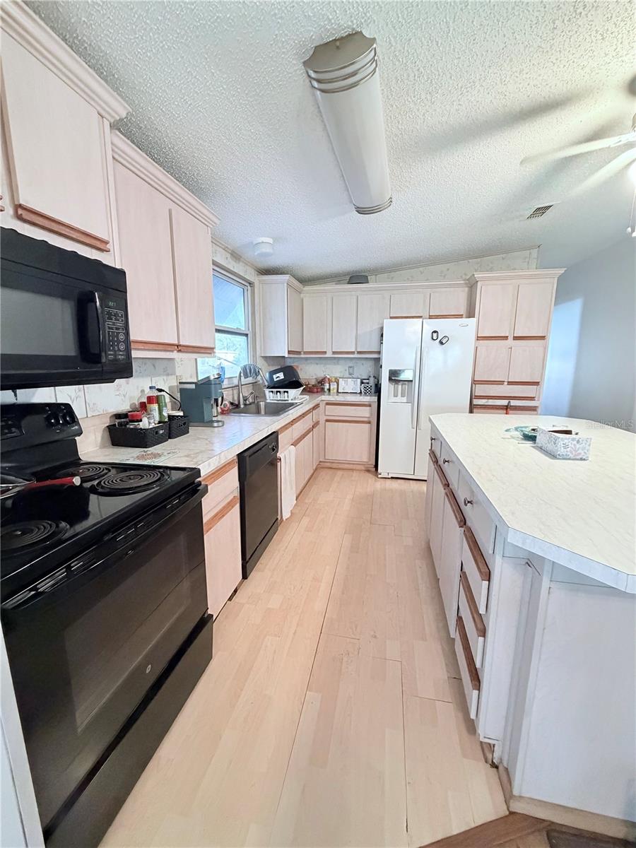 Image 14 of 37 For 15439 Brookridge Boulevard