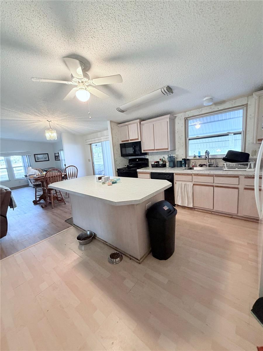 Image 15 of 37 For 15439 Brookridge Boulevard