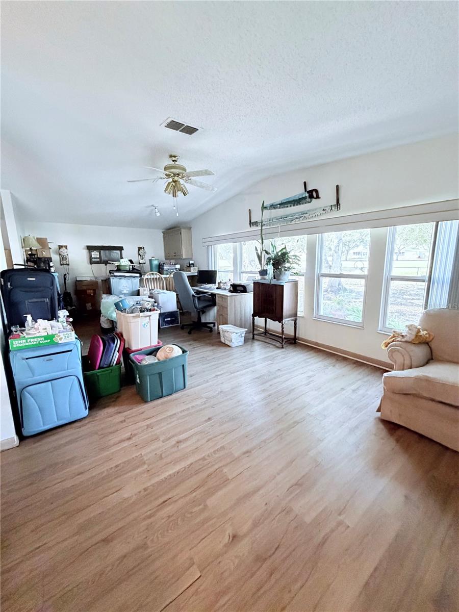 Image 17 of 37 For 15439 Brookridge Boulevard