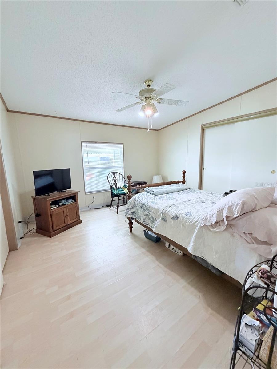 Image 21 of 37 For 15439 Brookridge Boulevard