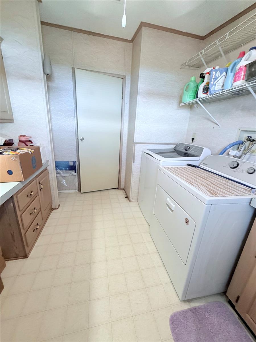 Image 25 of 37 For 15439 Brookridge Boulevard