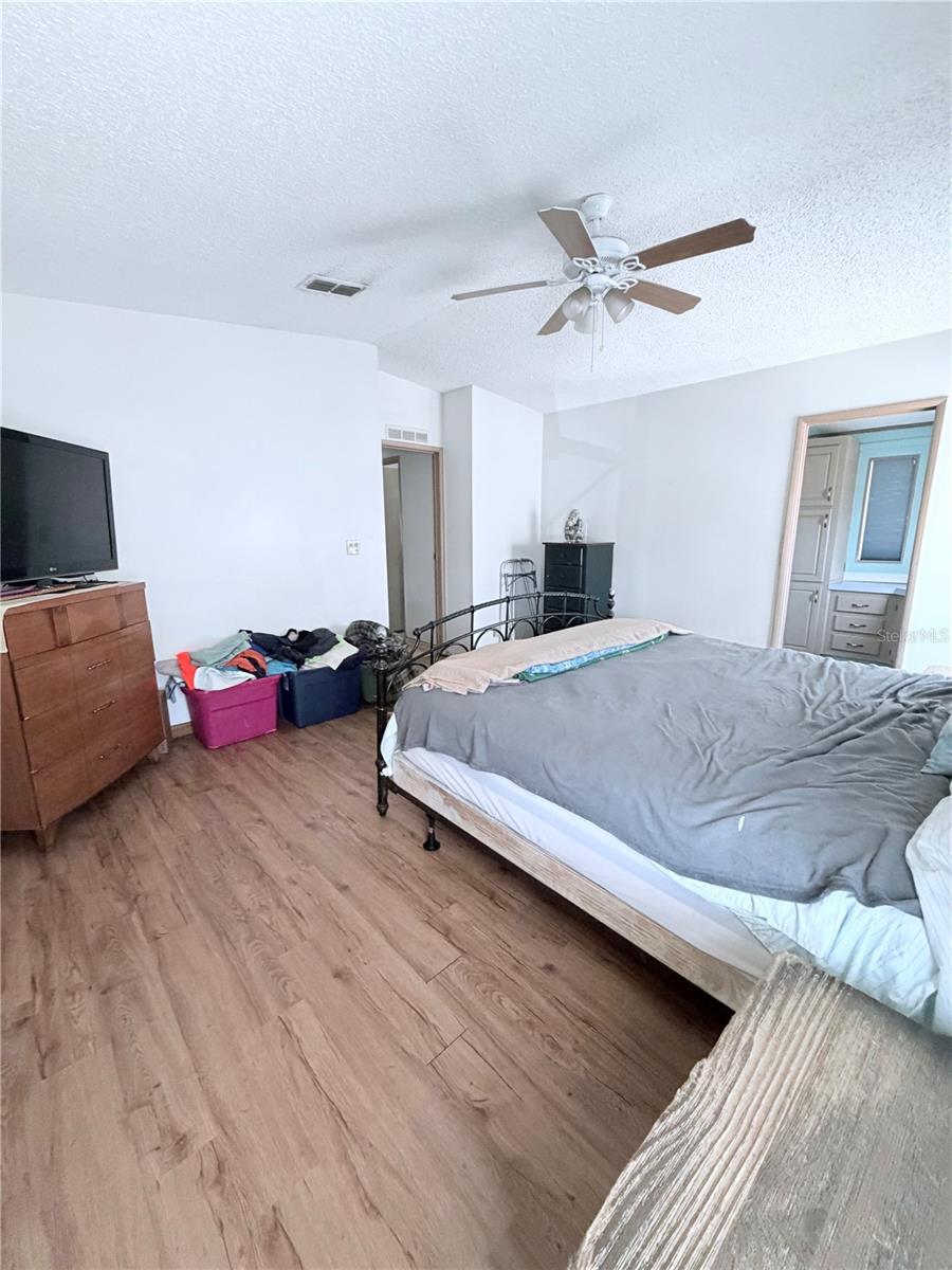 Image 27 of 37 For 15439 Brookridge Boulevard