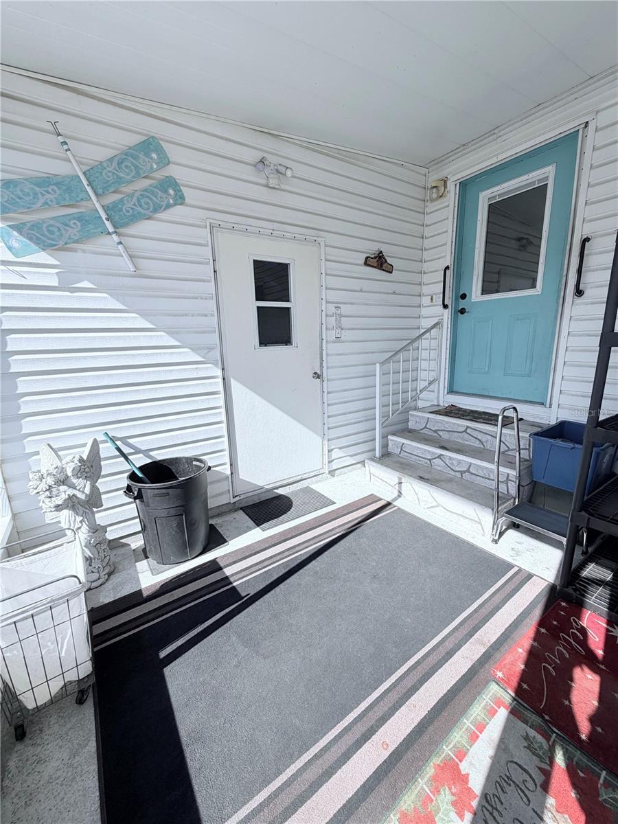 Image 8 of 37 For 15439 Brookridge Boulevard