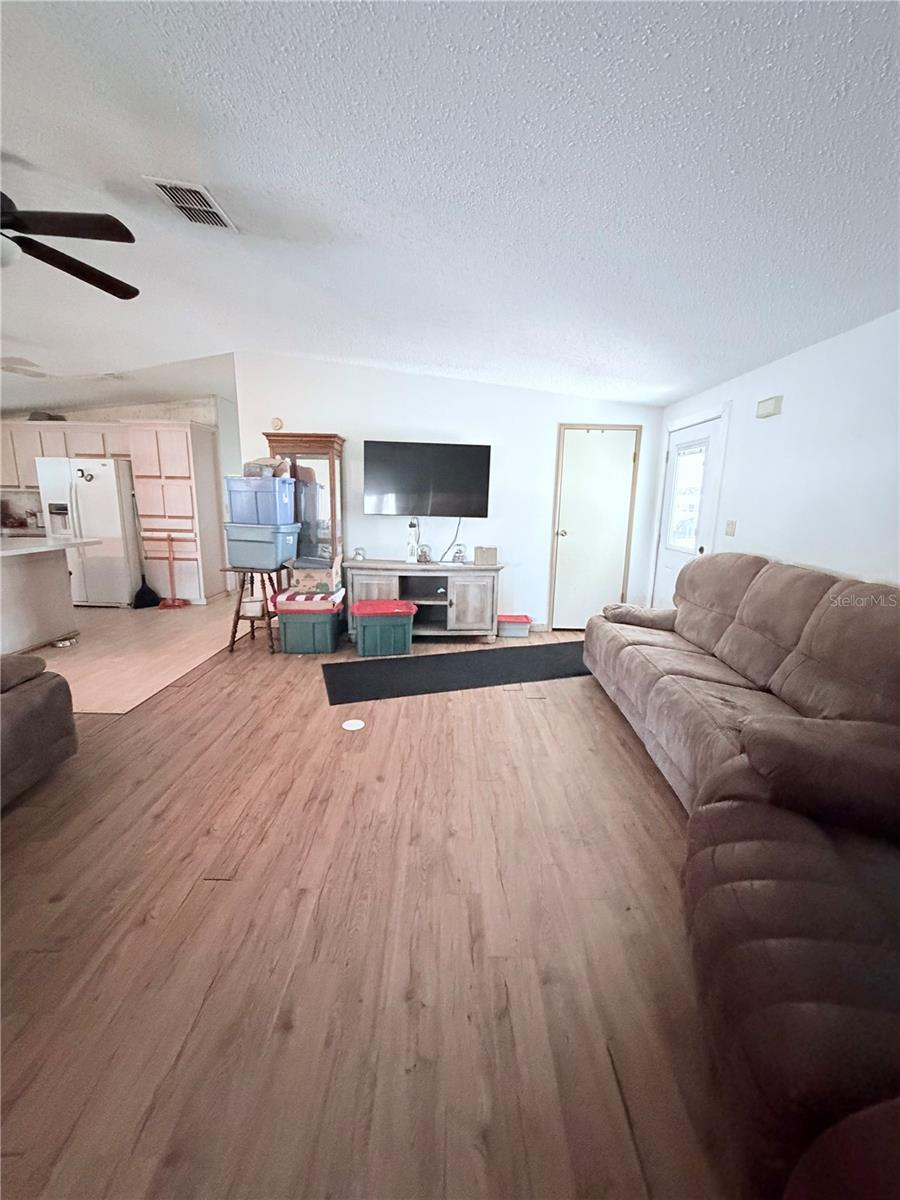 Image 9 of 37 For 15439 Brookridge Boulevard