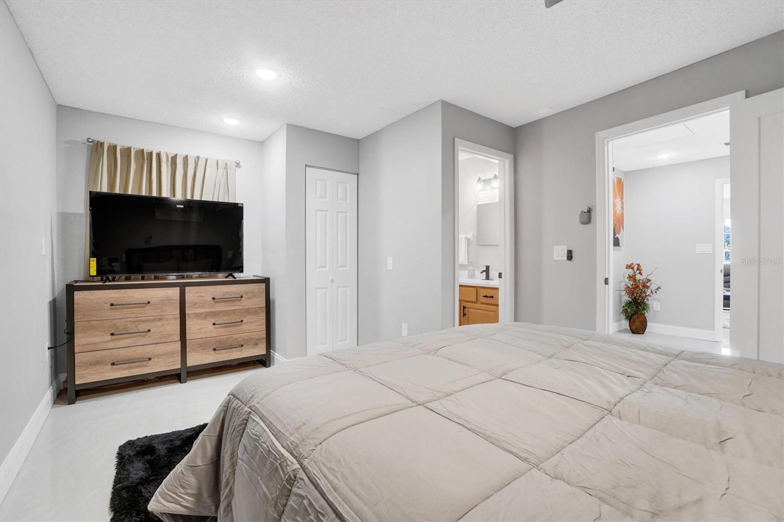 Image 32 of 48 For 216 Griffin Drive