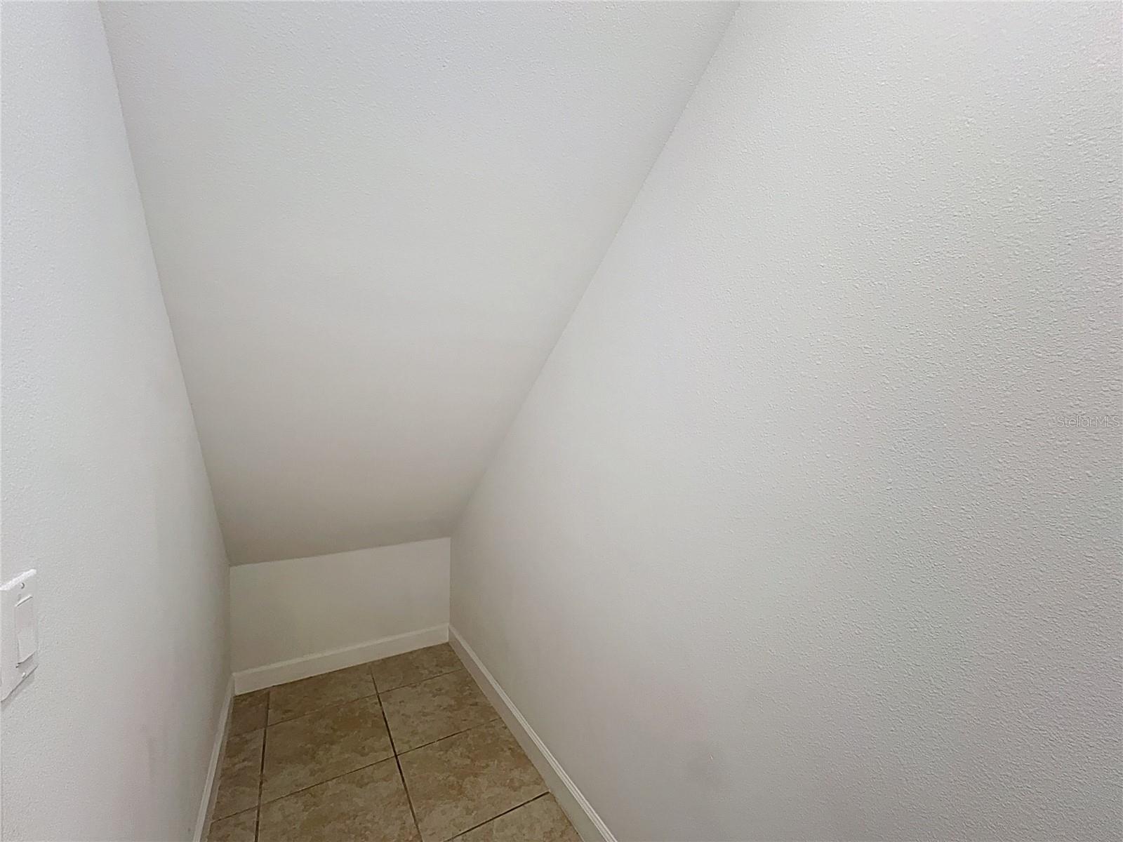 Image 10 of 47 For 1920 Citrus Lake Court