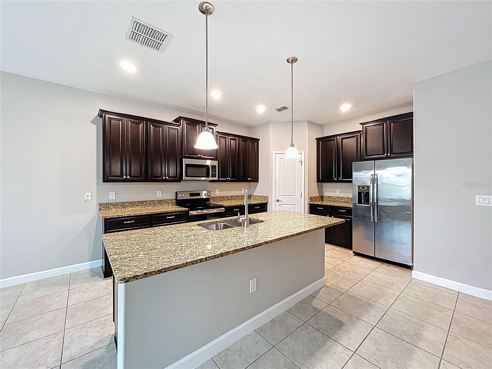 Image 15 of 47 For 1920 Citrus Lake Court