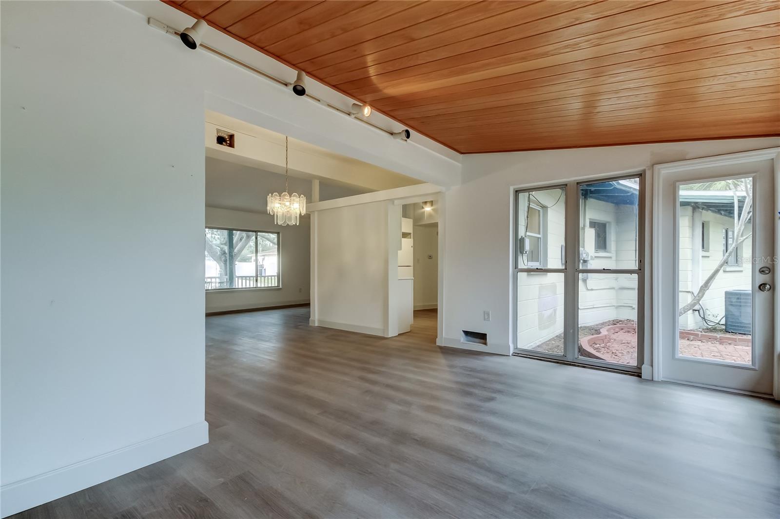 Image 11 of 20 For 1000 39th Avenue Ne