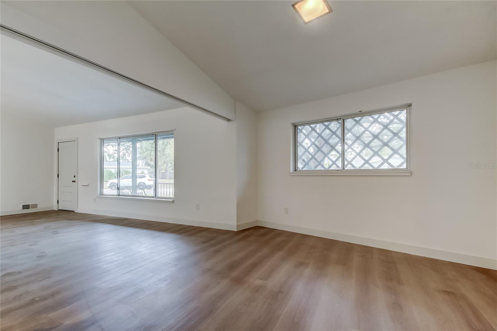 Image 13 of 20 For 1000 39th Avenue Ne