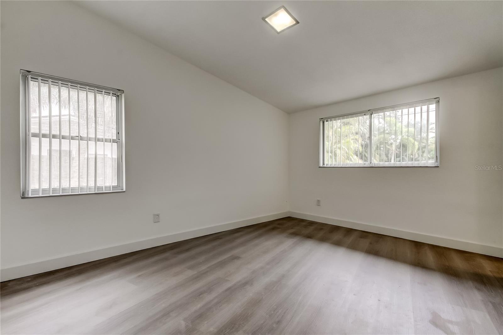 Image 16 of 20 For 1000 39th Avenue Ne