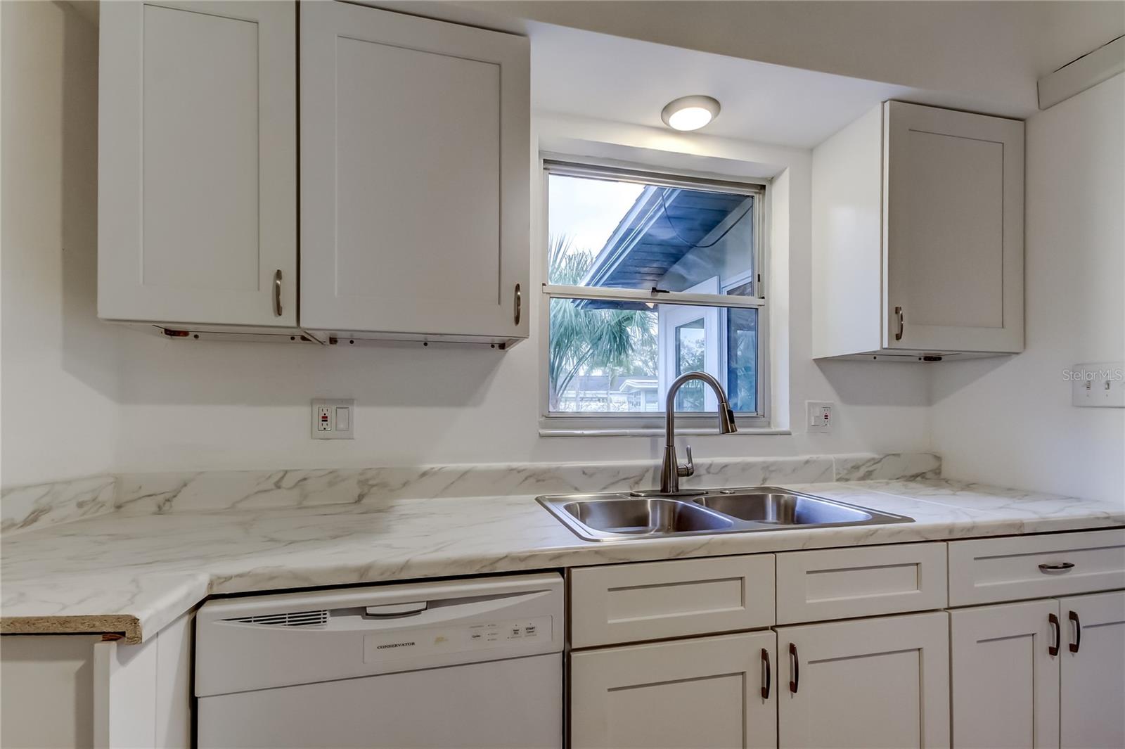 Image 4 of 20 For 1000 39th Avenue Ne