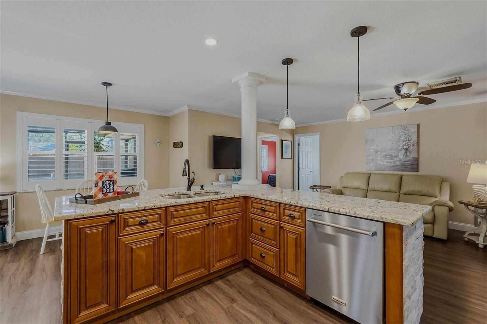 Image 16 of 44 For 10099 Linden Place Drive